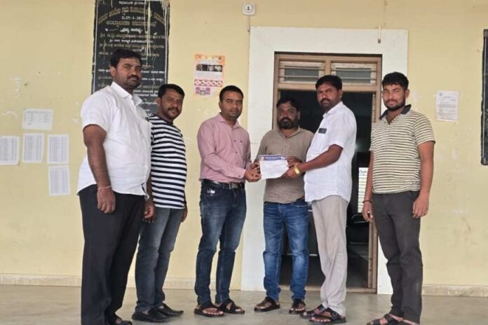 ಆಲಮೇಲ ಪಟ್ಟಣದ ವಾಣಿಜ್ಯ ಮಳಿಗೆ