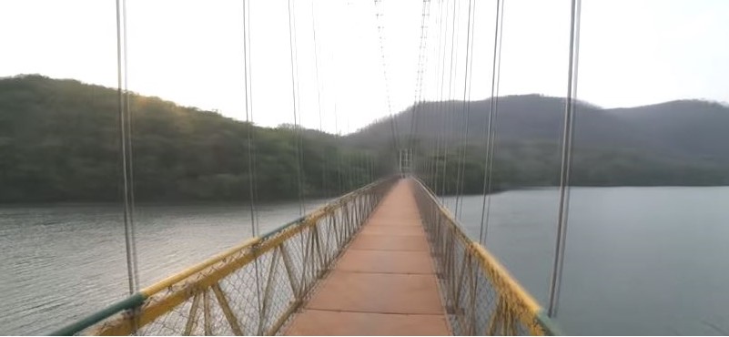 ತೂಗುಸೇತುವೆ ೩