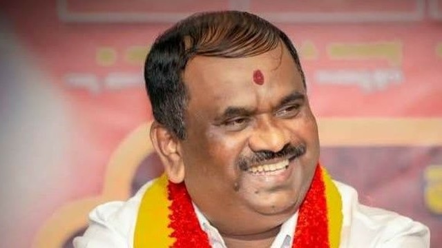 ಮಹಾರಾಷ್ಟ್ರ ಭಾಷಾ ನಿಯಮದ ಮಾದರಿ ರಾಜ್ಯದಲ್ಲೂ ಜಾರಿಗೆ ತರುವಂತೆ ಕರವೇ ಒತ್ತಾಯ