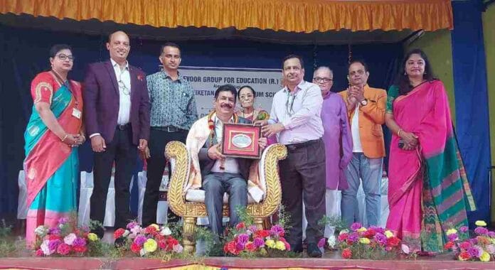ಪ್ರಶಸ್ತಿ ಪ್ರದಾನ