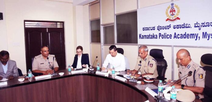 ಬವೇರಿಯಾ ಪೊಲೀಸ್&zwnj; ಅಧಿಕಾರಿಗಳೊಂದಿಗೆ ಸೆಮಿನಾರ್