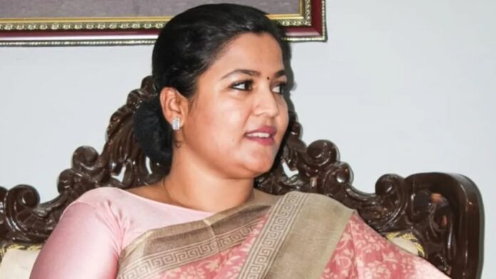 ತಮಿಳುನಾಡು ಚುನಾವಣೆ | ಮಾಜಿ ಟಿವಿಕೆ ನಾಯಕಿಗೆ ಸೈಬ&zwnj;ರ್ ಬುಲ್ಲಿಂಗ್ : ಆರೋಪ