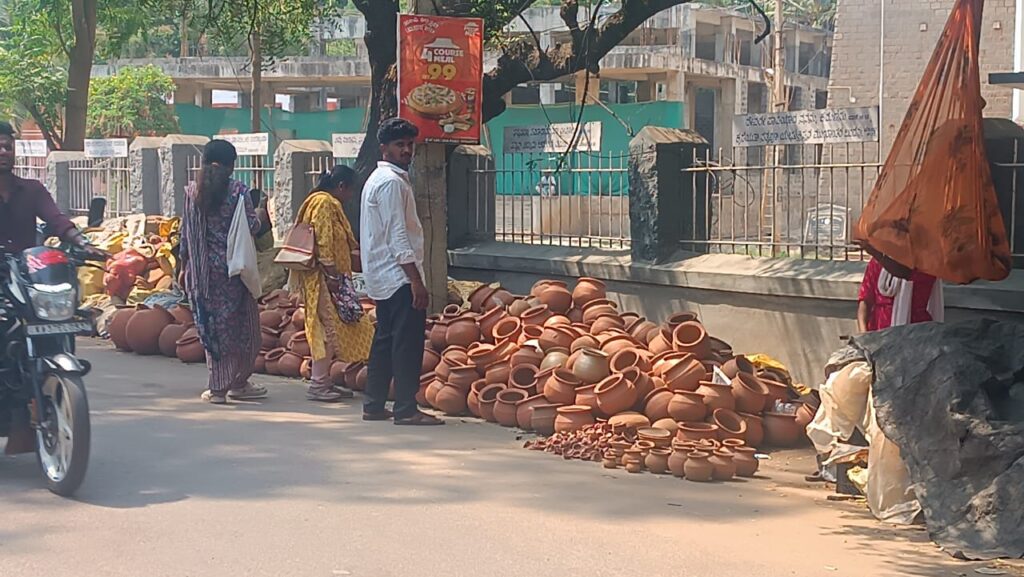 ವಿಜಯನಗರ ಮಣ್ಣಿನ ಮಡಕೆ ಮೊರೆ ಹೋದ ಜನ