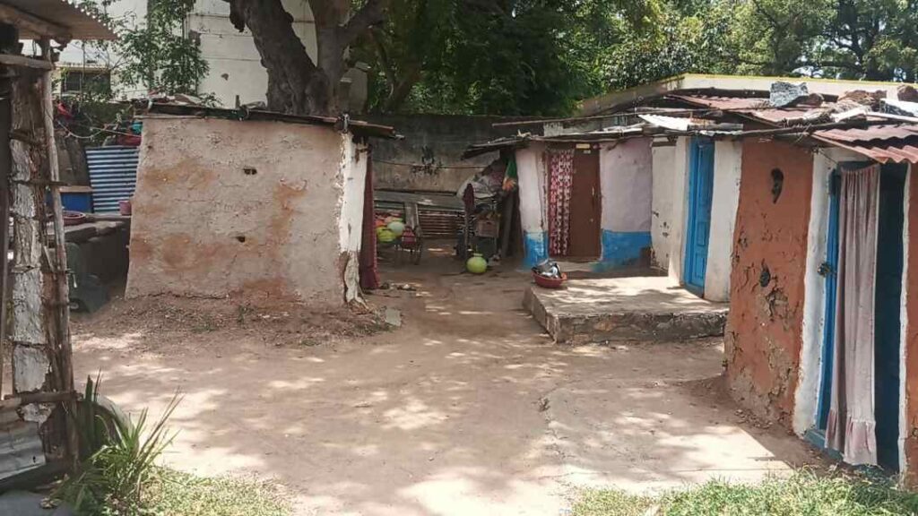 ಹಕ್ಕುಪತ್ರವಿದ್ದರೂ ಸೂರಿಲ್ಲ 1