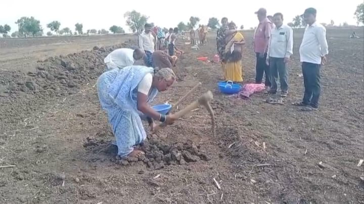 Ramesh third gender working as nrega labour