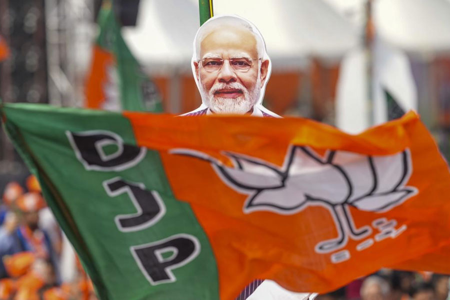 1740558941 modi 1