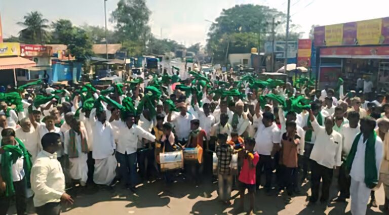 ಬೆಳಗಾವಿ : ಹೆಸರು, ಉದ್ದು ಖರೀದಿಗೆ ಮಾನದಂಡ ಸರಿಪಡಿಸುವಂತೆ ರೈತರ ಪ್ರತಿಭಟನೆ