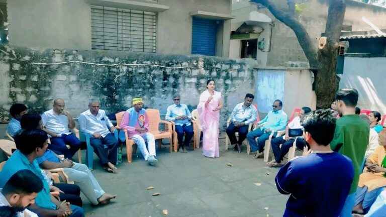 ರಾಮದುರ್ಗ ಸವದತ್ತಿ ರೈಲು ಮಾರ್ಗಕ್ಕೆ ಒಗ್ಗಟ್ಟು: ರೈಲ್ವೆ ಹೋರಾಟ ಸಮಿತಿ ಸಭೆ