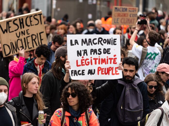 People opposing and protest over France pension reform policy