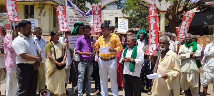 Protest demanding the abandonment of the land acquisition process
