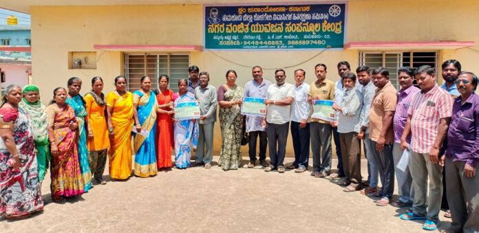 ತುಮಕೂರು ಸ್ಲಂ ಪ್ರದೇಶಗಳಲ್ಲಿ ಮತದಾನ ಜಾಗೃತಿ ಸಭೆ