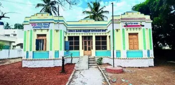 ಮತದಾರರು ಮತದಾನ ಮಾಡಲು ಪಾರಂಪರಿಕ ಮತಗಟ್ಟೆ