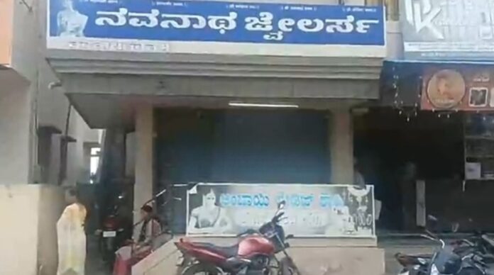 ಬೆಳಗಾವಿ : ಜ್ಯುವೆಲ್ಲರ್ಸ್ ನ ಶಟರ್ ಮುರಿದು ಚಿನ್ನ, ಬೆಳ್ಳಿ ಆಭರಣ ಹಾಗೂ ನಗದು ದೋಚಿ ಪರಾರಿ