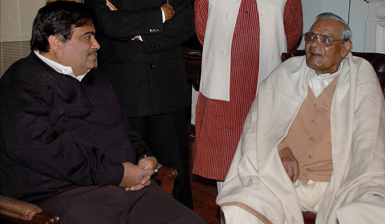 24 Gadkari meets Vajpayee