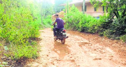 ಉಡುಪಿ | ಮುಂಡೂರು ಗ್ರಾಮದ ರಸ್ತೆ ಅಭಿವೃದ್ಧಿಗೆ ಎರಡು ಬಾರಿ ಅನುದಾನ ಬಿಡುಗಡೆಯಾದರೂ ರಸ್ತೆ ನಿರ್ಮಾಣವಾಗಿಲ್ಲ !
