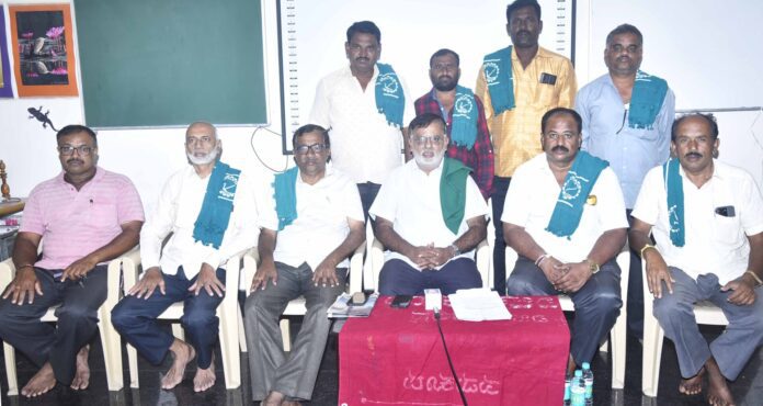 Karnataka Bank agrees to return land: Farmers' union withdraws protest