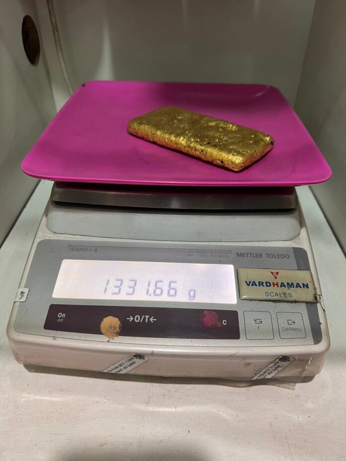 ಕಸ್ಟ್‌ಮ್ಸ್‌ ಅಧಿಕಾರಿಗಳು