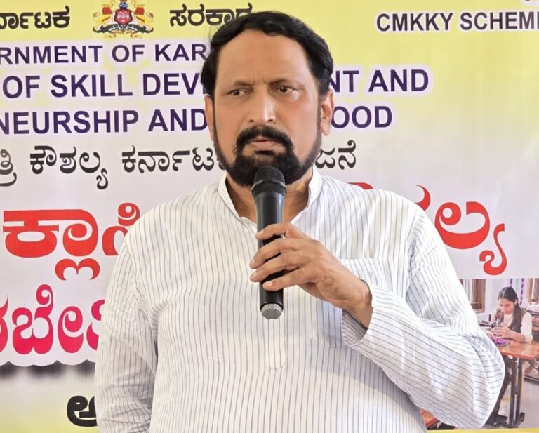 ಬೆಳಗಾವಿ | ಕಾರು ಅಪಘಾತದ ಕುರಿತು ಶಾಸಕ ಲಕ್ಷ್ಮಣ ಸವದಿ ಮಾಹಿತಿ