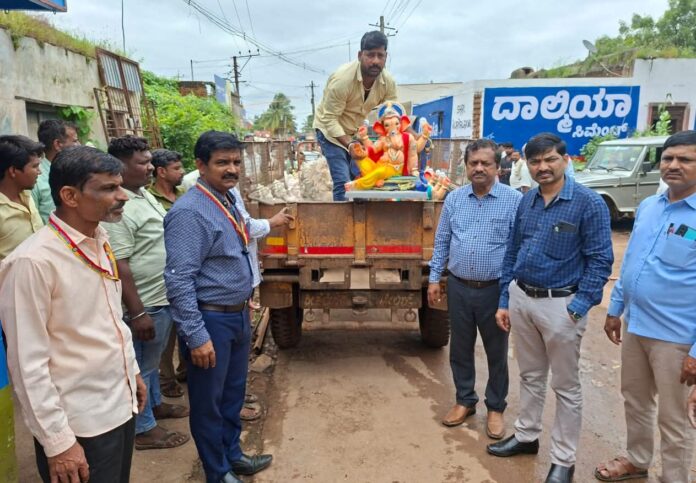 ಧಾರವಾಡ | ಹೆಬ್ಬಳ್ಳಿ ಗ್ರಾಮದಲ್ಲಿ 91 ಪಿಓಪಿ ಗಣೇಶ ವಿಗ್ರಹಗಳ ವಶಕ್ಕೆ ಪಡೆದ ತಪಾಸಣೆ ತಂಡ