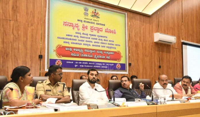 ಧಾರವಾಡ | ಕಾಮಗಾರಿ, ಕಾರ್ಯಕ್ರಮಗಳಲ್ಲಿ ಪಾರದರ್ಶಕತೆ, ಗುಣಮಟ್ಟ ಕಾಪಾಡಿ; ಪ್ರಲ್ಹಾದ ಜೋಶಿ