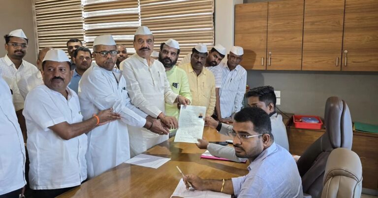 ಬೆಳಗಾವಿ : ಡಿಸಿಸಿ ಬ್ಯಾಂಕ್ ಚುನಾವಣೆಗೆ ಶಾಸಕ ಅಶೋಕ ಪಟ್ಟಣ, ಮಲ್ಲಣ್ಣ ಯಾದವಾಡ ನಾಮಪತ್ರ ಸಲ್ಲಿಕೆ