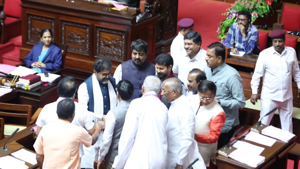 ಛಲವಾದಿ ನಾರಾಯಣ ಸ್ವಾಮಿ ವಿಪಕ್ಷ ನಾಯಕರಾಗಿ ಆಯ್ಕೆಯಾದ ಸಂದರ್ಭ
