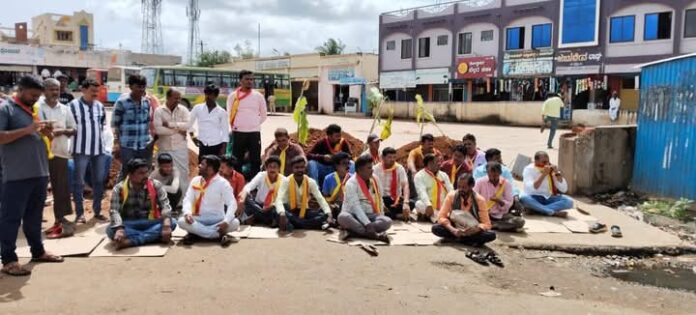 ಗದಗ | ಬೆಳ್ಳಟ್ಟಿ ಬಸ್ ನಿಲ್ದಾಣದ ಶೌಚಾಲಯ ಸಮಸ್ಯೆ ಬಗೆಹರಿಸುವಂತೆ ಕರವೇ ಒತ್ತಾಯ