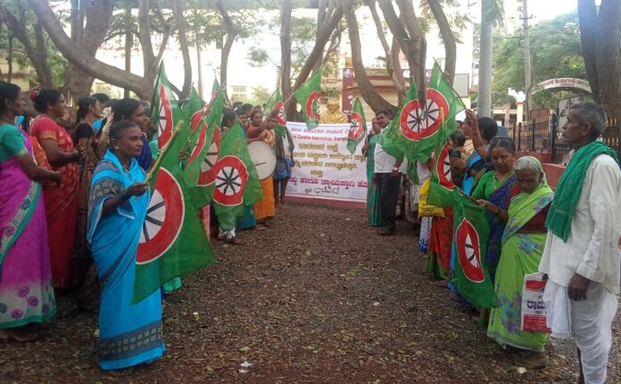 ಧಾರವಾಡ | ಒಂಟಿ ಜೀವನ ನಡೆಸುವ ಮಹಿಳೆಗೆ ವಿಶೇಷ ಪ್ರತ್ಯೇಕ ರೇಷನ್ ಕಾರ್ಡ್ ನೀಡಲು ಒತ್ತಾಯ