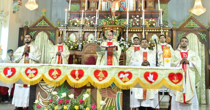 ಉಡುಪಿ | ಕ್ರೈಸ್ತ ಬಾಂಧವರಿಂದ ಸಂಭ್ರಮದ ‘ಕ್ರಿಸ್ಮಸ್ ಈವ್’ ಆಚರಣೆ