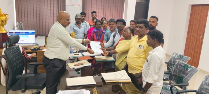 ಉಡುಪಿ | ಕೊರಗ ಸಂಘಗಳ ಒಕ್ಕೂಟದಿಂದ ಕಾರ್ಕಳ ತಾಲೂಕು ತಹಶೀಲ್ದಾರ್ ಗೆ ಮನವಿ