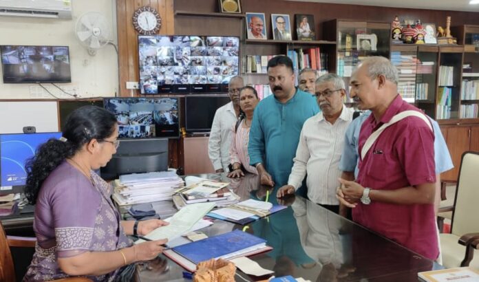 ಉಡುಪಿ | ಹಿರಿಯ ರೈತ ನಾಯಕನ ಪ್ರಾಣ ಉಳಿಸಲು ತಕ್ಷಣ ಕೇಂದ್ರ ಸರಕಾರ ಮಧ್ಯಪ್ರವೇಶಕ್ಕೆ ಆಗ್ರಹಿಸಿ ಜಿಲ್ಲಾಧಿಕಾರಿಗೆ ಮನವಿ