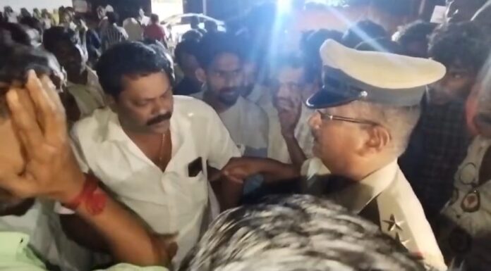 ಉಡುಪಿ | ಅನುಮತಿ ಪಡೆಯದೆ ಯಕ್ಷಗಾನದಲ್ಲಿ ಮೈಕ್ ಬಳಕೆ, ಪೊಲೀಸರಿಂದ ತಡೆ – ಅಭಿಮಾನಿಗಳ ಆಕ್ರೋಶ