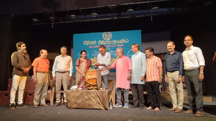 ಉಡುಪಿ | ರಂಗಭೂಮಿ ಜನರನ್ನು ಹೊಸ ದಿಕ್ಕಿನೆಡೆಗೆ ಕೊಂಡೊಯ್ಯುವ ಮಾಧ್ಯಮ - ಮುನೀರ್ ಕಾಟಿಪಳ್ಳ