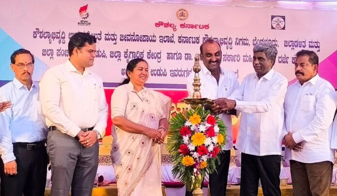 ಉಡುಪಿ | ಯುವಜನರ ಕೌಶಲ್ಯ ಹೊರತರುವಲ್ಲಿ ಉದ್ಯೋಗ ಮೇಳಗಳ ಪಾತ್ರ ಮಹತ್ತರ - ಸಂಸದ ಶ್ರೀನಿವಾಸ ಪೂಜಾರಿ