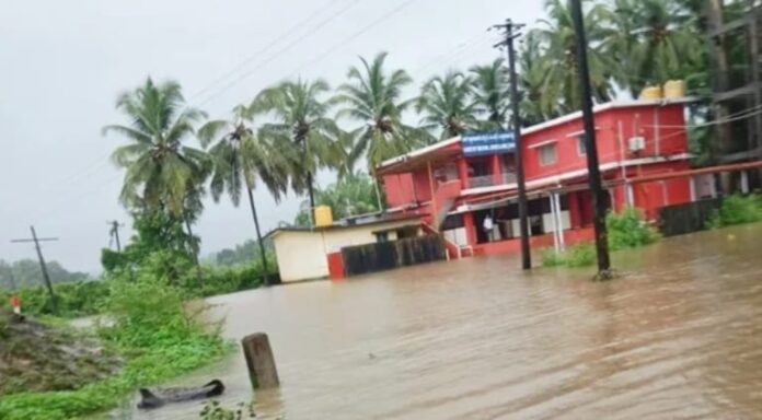 ಉಡುಪಿ | ಮುಂದುವರಿದ ಮಳೆ, ಬೈಂದೂರು ನ್ಯಾಯಾಲಯ ಸಂಕೀರ್ಣ ಜಲಾವೃತ, ತಾತ್ಕಾಲಿಕ ಕಾಳಜಿ‌ ಕೇಂದ್ರ ಆರಂಭ
