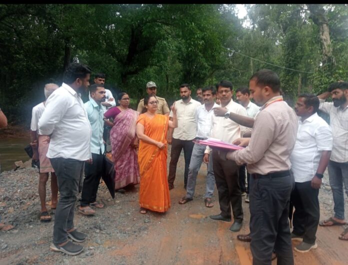 ಉಡುಪಿ‌ | ಸಂಪರ್ಕ ಕಡಿತಗೊಂಡ ಹೆಬ್ರಿ -ಕುಚೂರು ರಸ್ತೆ, ಸ್ಥಳಕ್ಕೆ ಭೇಟಿ ನೀಡಿ ಪರಿಶೀಲಿಸಿದ ಜಿಲ್ಲಾಧಿಕಾರಿ