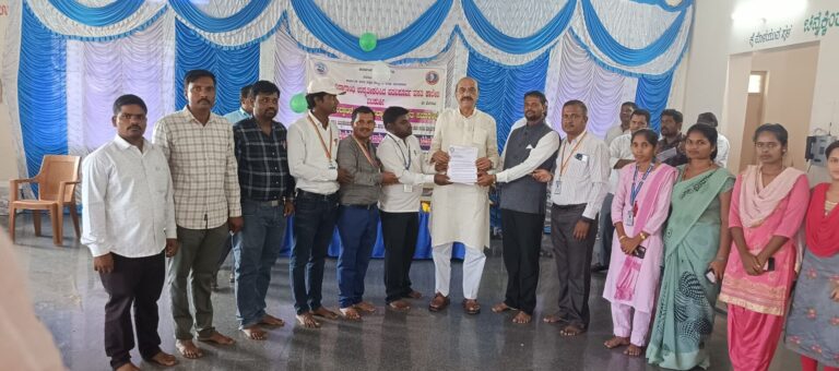 ಬೆಳಗಾವಿ : ವಸತಿ ಶಾಲಾ ಶಿಕ್ಷಕರ ವೇತನ ತಾರತಮ್ಯ ಹಾಗೂ ವಿವಿದ ಬೇಡಿಕೆ ಈಡೇರಿಸುವಂತೆ ಶಾಸಕರಿಗೆ ಮನವಿ
