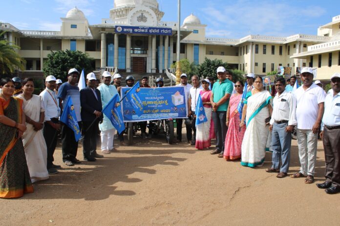 ಗದಗ | ಪ್ರಜಾಪ್ರಭುತ್ವ ದಿನಾಚರಣೆ ಅಂಗವಾಗಿ ಜಿಲ್ಲಾಡಳಿದದಿಂದ ಬೆಂಗಳೂರಿಗೆ ಬೈಕ್ ರ‌್ಯಾಲಿ