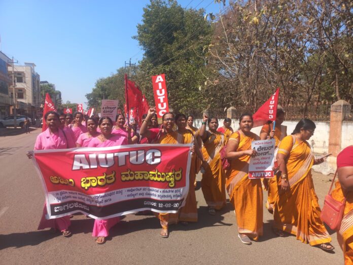 ಬಾಗಲಕೋಟೆ | ಕೇಂದ್ರ ಸರ್ಕಾರ ಜಾರಿಗೊಳಿಸಲಿರುವ ಕಾರ್ಮಿಕ ಸಂಹಿತೆಗಳನ್ನು ವಿರೋಧಿಸಿ ಪ್ರತಿಭಟನೆ