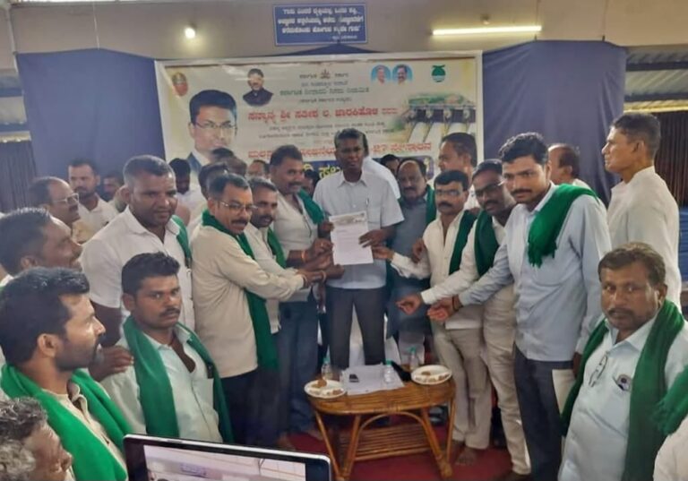ಬೆಳಗಾವಿ । ಏತ ನೀರಾವರಿ ಯೋಜನೆಗಳನ್ನು ಪೂರ್ಣಗೊಳಿಸುವಂತೆ ಸಚಿವರಿಗೆ ಮನವಿ