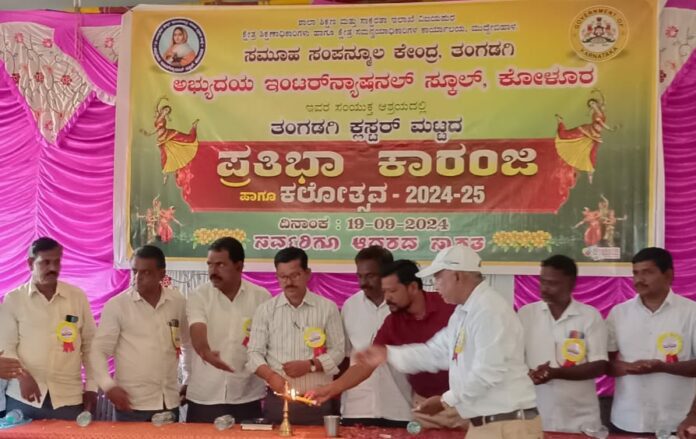 ವಿಜಯಪುರ | ಜಾನಪದ ಕಲೆಗಳಿಂದ ನಮ್ಮ ಸಂಸ್ಕೃತಿ ಜೀವಂತವಾಗಿರುತ್ತದೆ: ರವಿ ಜಗಲಿ
