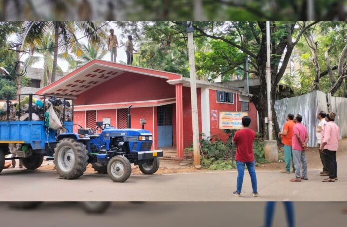 ಈದಿನ.ಕಾಮ್ ಫಲಶೃತಿ | ವರದಿಗೆ ಎಚ್ಚೆತ್ತ ನಗರಸಭೆ: ಸಾರ್ವಜನಿಕ ಶೌಚಾಲಯಕ್ಕೆ ಕಾಯಕಲ್ಪ