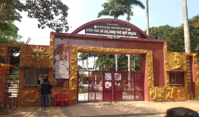 ಧಾರವಾಡ | ಅಧಿಕಾರಿ ಮತ್ತು ಜನಪ್ರತಿನಿಧಿಗಳ ನಿರ್ಲಕ್ಷ್ಯಕ್ಕೆ ಸೊರಗಿದ ಇಂದಿರಾ ಗಾಜಿನ ಮನೆ