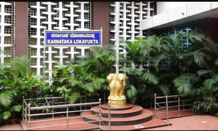 ಬೆಳಗಾವಿ | ಅಕ್ರಮವಾಗಿ ಹಣ ಸಾಗಿಸುತ್ತಿದ್ದ ಗ್ರಾಮ ಲೆಕ್ಕಾಧಿಕಾರಿ ಲೋಕಾಯುಕ್ತ ಬಲೆಗೆ