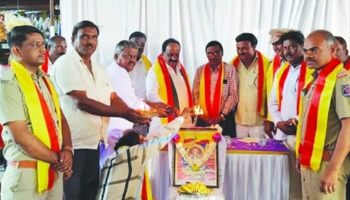 ಧಾರವಾಡ | ನವಲಗುಂದ ಬಸ್ ನಿಲ್ದಾಣದಲ್ಲಿ ಜ್ಞಾನಪೀಠ ಪ್ರಶಸ್ತಿ ಪುರಸ್ಕೃತರ ಭಾವಚಿತ್ರ ಅನಾವರಣ