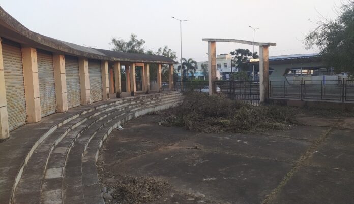 ಹುಬ್ಬಳ್ಳಿ | ಈದಿನ ಫಲಶೃತಿ: 'ಸಂಡೇ ಬಜಾರ್' ಸ್ವಚ್ಛಗೊಳಿಸಲು ಮುಂದಾದ ಅಧಿಕಾರಿಗಳು