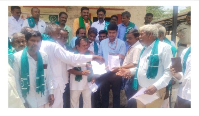 ವಿಜಯನಗರ | ನಿರಂತರ 7 ಗಂಟೆ ವಿದ್ಯುತ್ ಪೂರೈಸಿ; ಜೆಸ್ಕಾಂ ಅಧಿಕಾರಿಗಳಿಗೆ ಕರ್ನಾಟಕ ರೈತ ಸಂಘ ಆಗ್ರಹ