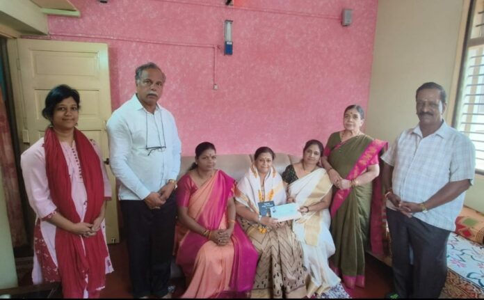 ಹುಬ್ಬಳ್ಳಿ | ಕೇಂದ್ರ ಕಸಾಪ'ಗೆ 50.000 ಸಾವಿರ ರೂ. ದತ್ತಿ ನೀಡಿದ ಡಾ. ಭಾರತಿ ಹಿರೇಮಠ