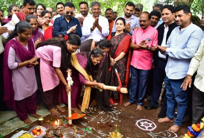 ಧಾರವಾಡ | ಸರಕಾರಿ ಪ್ರಥಮ ದರ್ಜೆಯ ಮಹಿಳಾ ಕಾಲೇಜಿನ ನೂತನ ಕಟ್ಟಡಕ್ಕೆ ಅಡಿಗಲ್ಲು; 3.5 ಕೋಟಿ ವೆಚ್ಚದ ಕಟ್ಟಡ