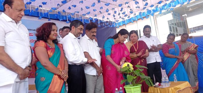 ಉಡುಪಿ | ಗ್ಯಾರಂಟಿ ಯೋಜನೆಗಳನ್ನು ಜಿಲ್ಲೆಯ ಅರ್ಹ ಫಲಾನುಭವಿಗಳಿಗೆ ತಲುಪಿಸಿ : ಡಾ. ಪುಷ್ಪಾ ಅಮರನಾಥ್